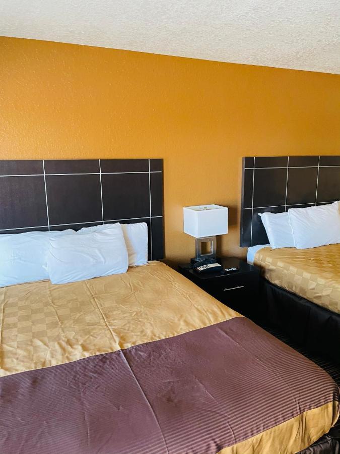 Sona Inn Dilley Kültér fotó